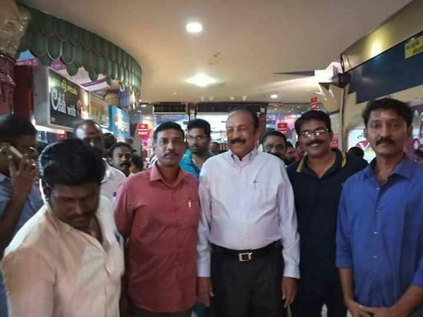 விடுதலையானவர்களுடம் படம் 