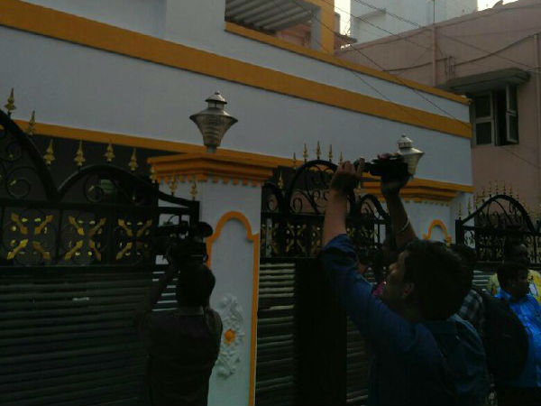 மிரட்டலுக்குத்தானா? 