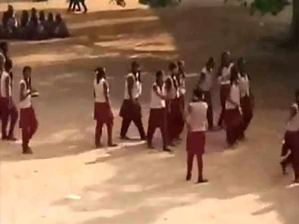 இரு மாணவிகள் சென்டம் 