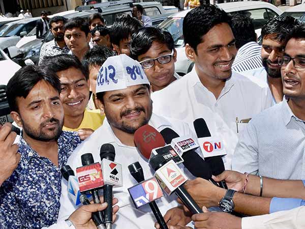  தேர்தலில் பிரதிபலிக்கக் கூடாது