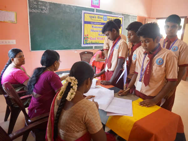 மாணவர்களுக்கு பயிற்சி 