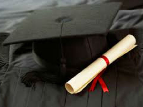  மிரட்டப்படும் பல்கலைக்கழக ஆசிரியர்கள் 