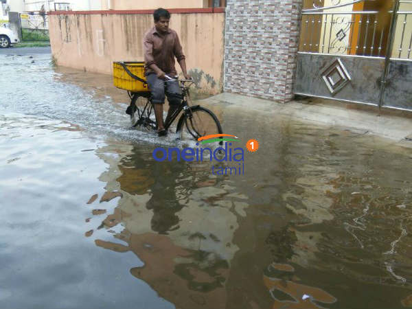 குளமாக மாறிய சாலைகள் குளமாக மாறிய சாலைகள்