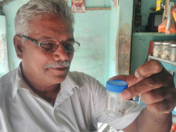  பாட்டிலில் அடைத்தார் 