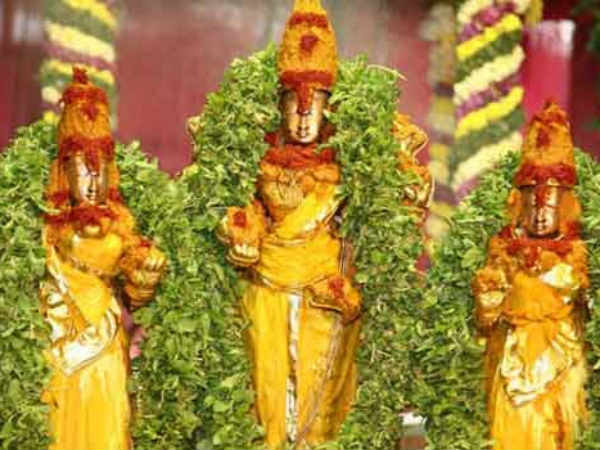 பிரம்மன் அவள் தவத்துக்கு மெச்சி, அவள் முன் தோன்றினார். பிரம்மன் அவள் தவத்துக்கு மெச்சி, அவள் முன் தோன்றினார்.