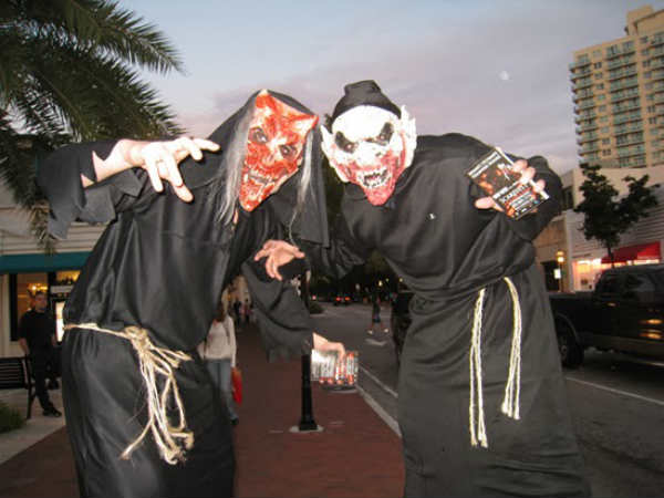 கடை கடையாக ஏறி இறங்கி சாக்லேட் 