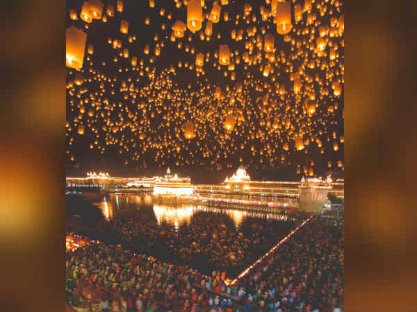 Photoshopped golden temple photo got viral on Diwali Day Photoshopped golden temple photo got viral on Diwali Day