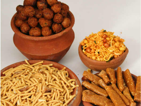 Native special introduces Per Uvagai Pettagam for Diwali 