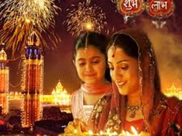 deepavali festival of lights celebrated to worship goddess laxmi the deity of wealth