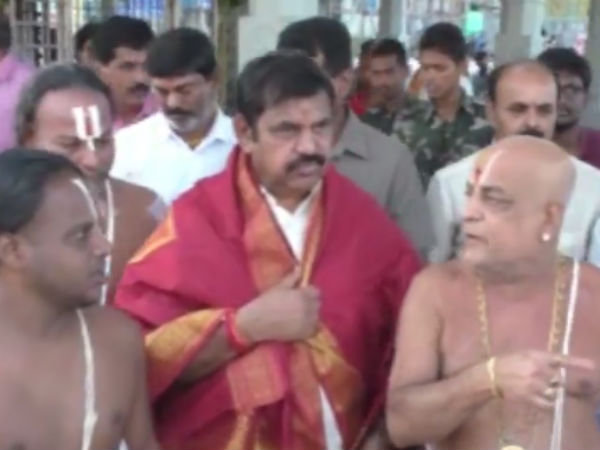 Tamilnadu CM Palanisamy worshipped at Thirupathy temple Video Tamilnadu CM Palanisamy worshipped at Thirupathy temple Video