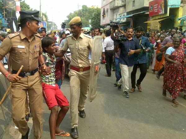 What is the reason behind Chennai Kasimedu Fishermen indulge in road roko? What is the reason behind Chennai Kasimedu Fishermen indulge in road roko?