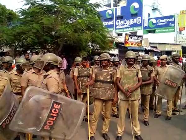 What is the reason behind Chennai Kasimedu Fishermen indulge in road roko? What is the reason behind Chennai Kasimedu Fishermen indulge in road roko?