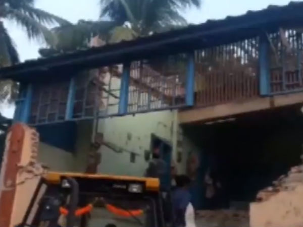  Poraiyar transport employees rest room collapsed shocking video 