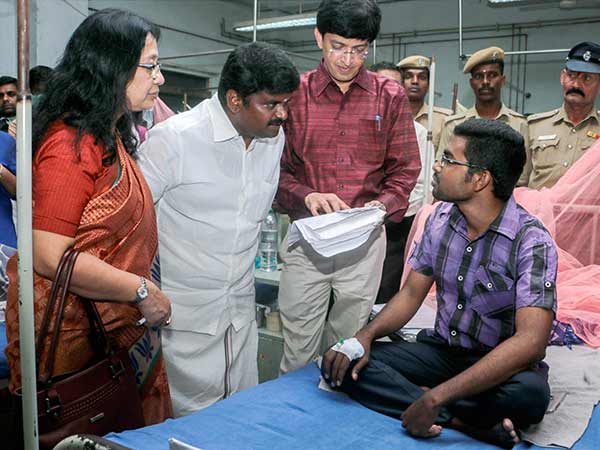 Health minister inspects dengu treatment in government hospitals Health minister inspects dengu treatment in government hospitals