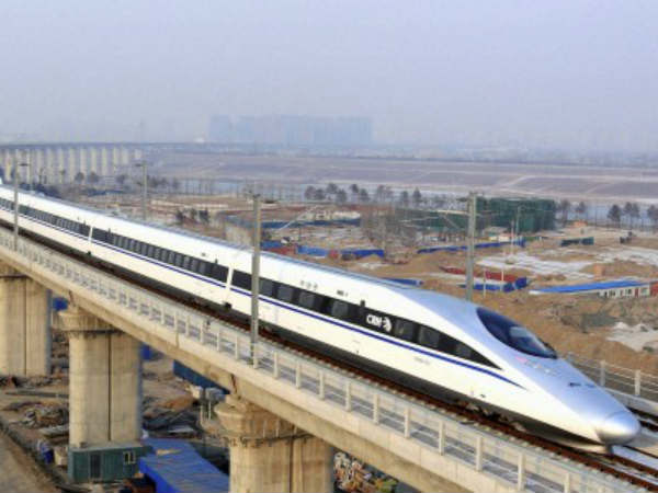 மின்னல் வேகத்தில் செல்லும் புல்லட் மின்னல் வேகத்தில் செல்லும் புல்லட்