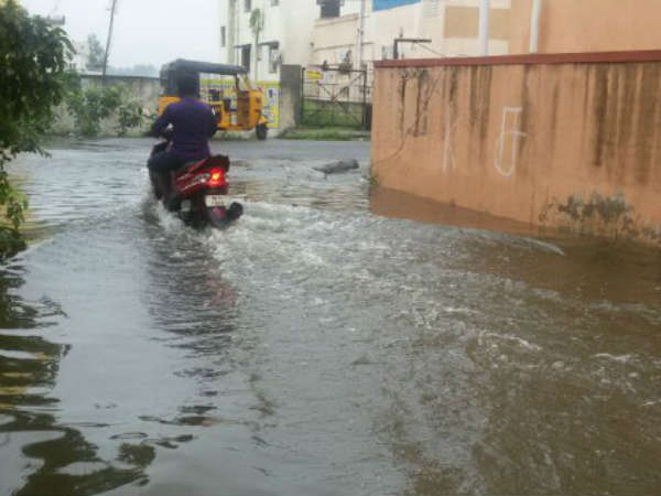 வெள்ளத்தால் அவதி 