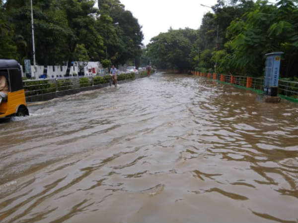 ஓபிஎஸ் வீட்டிற்குள் புகுந்த நீர் 