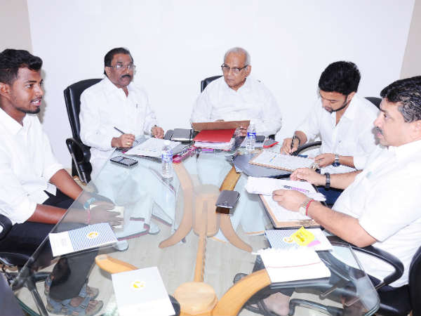 இளைஞர்கள் தேர்வு