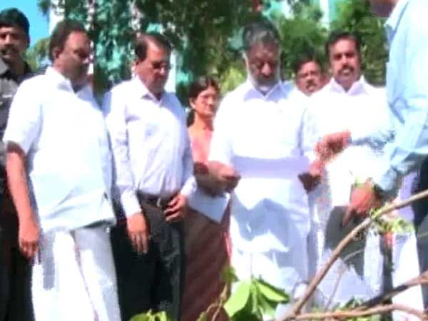 மக்கள் பாராட்டிய ஓபிஎஸ்