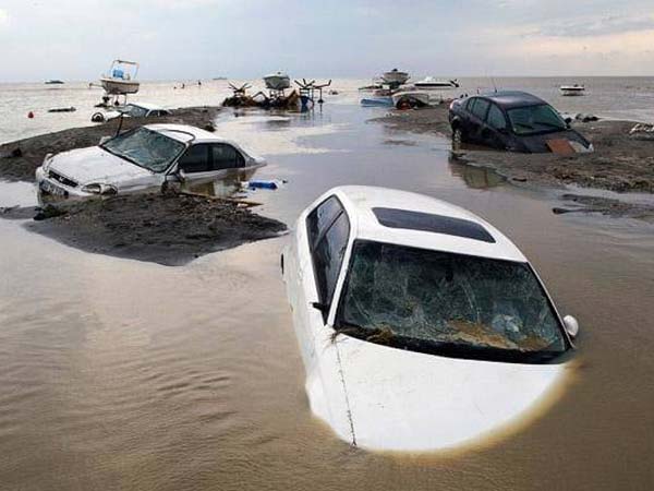 பாலத்தில் கார் பார்க்கிங் பாலத்தில் கார் பார்க்கிங்