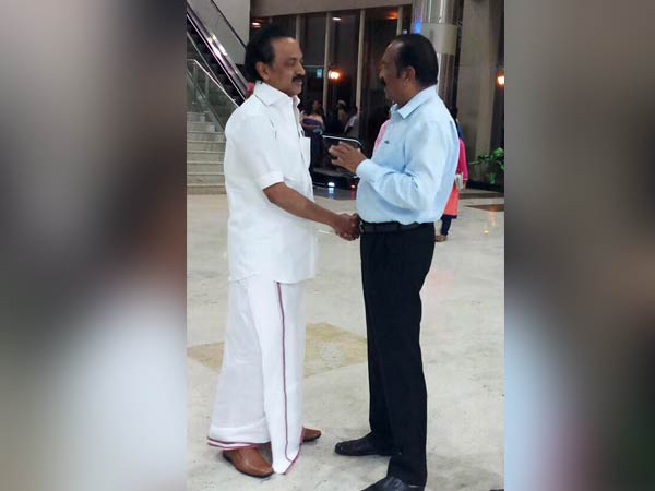 வீட்டிற்கு வருகிறேன் 