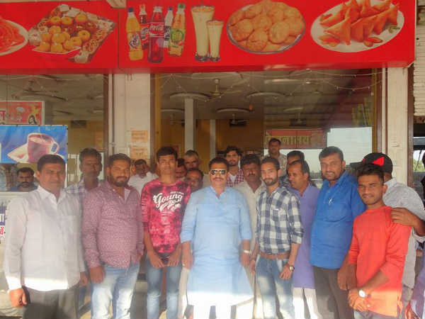 தினமும் கணவனை மாற்றுகிறார்கள் தினமும் கணவனை மாற்றுகிறார்கள்