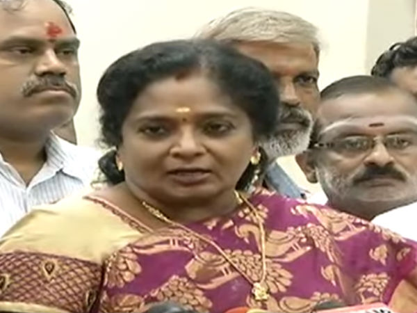 தமிழிசை பூசணிதோட்டத்தை மறைக்கிறார் தமிழிசை பூசணிதோட்டத்தை மறைக்கிறார்