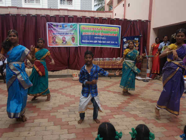 பள்ளியில் கொண்டாட்டம்