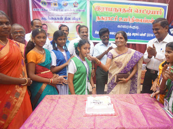 கடலை மிட்டாய் வழங்கி