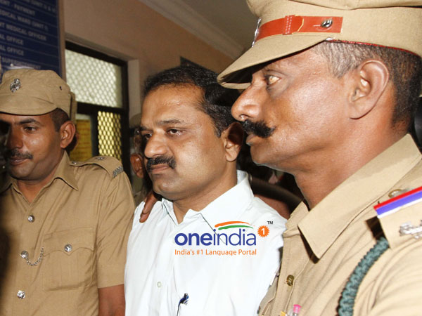 பரோலில் வெளியே வந்த பேரறிவாளன் 