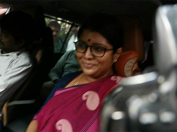 களமிறங்கிய மன்னார்குடி கும்பல் 