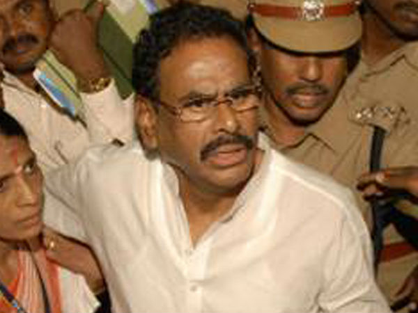 உடனே ஆஜராக வேண்டும் 