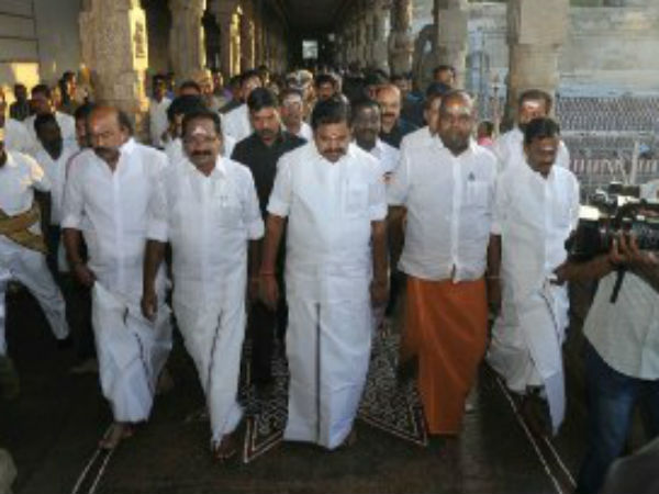 சசியும் தினகரனும்தான் காரணம் 