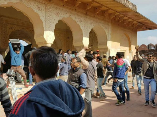 தலைநகரங்களில் போராட்டம் 