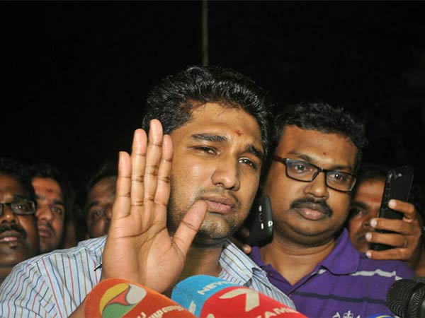 விவேக்கின் சதுரங்கமா? 