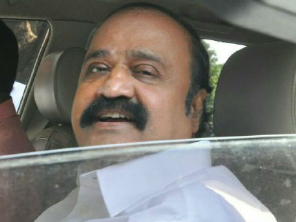 சிக்கிய பினாமிகள் 