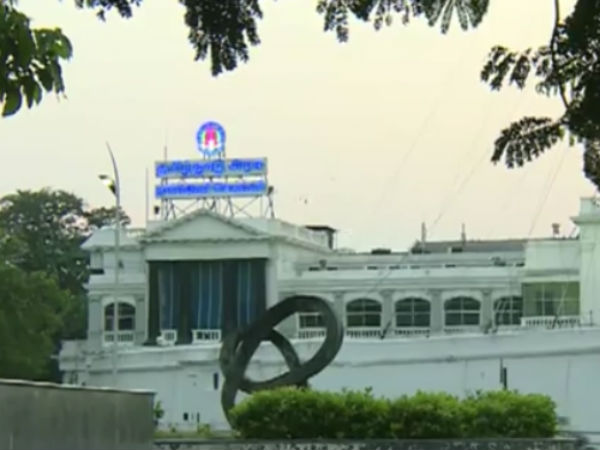 திரும்பும் வரலாறு