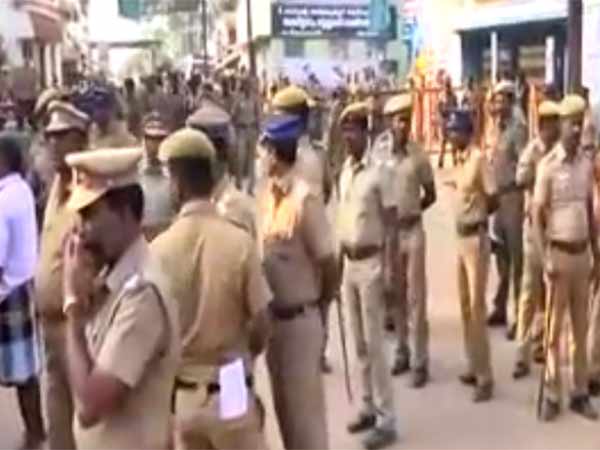 மடக்கிப் பிடித்த போலீஸ் 