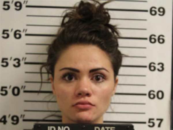 சிறையில் ஆசிரியை 