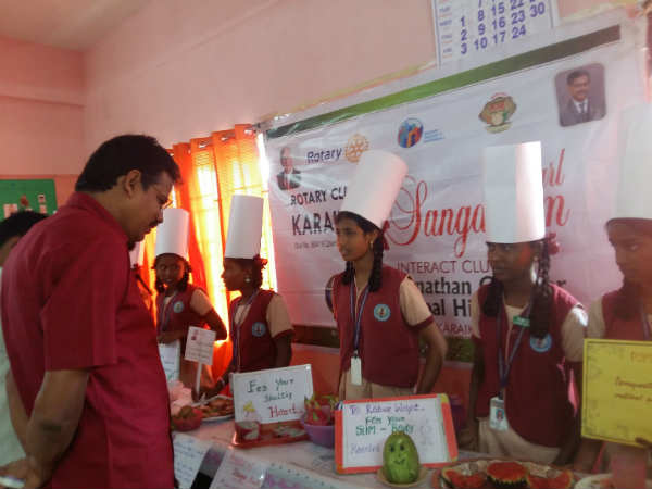 பள்ளியில் கண்காட்சி 