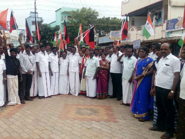 திமுகவினர் ஆர்பாட்டம் 