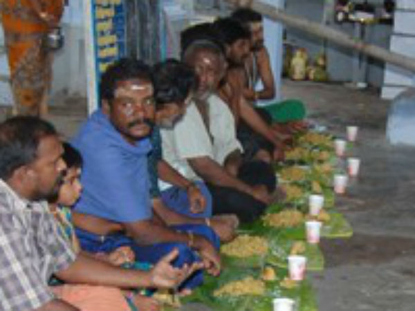 ஏழைகளுக்கு அன்னதானம்