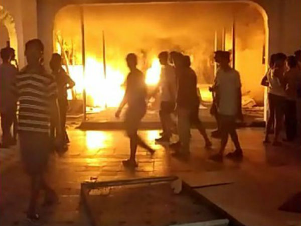 நீதிமன்றத்தில் வழக்கு நீதிமன்றத்தில் வழக்கு