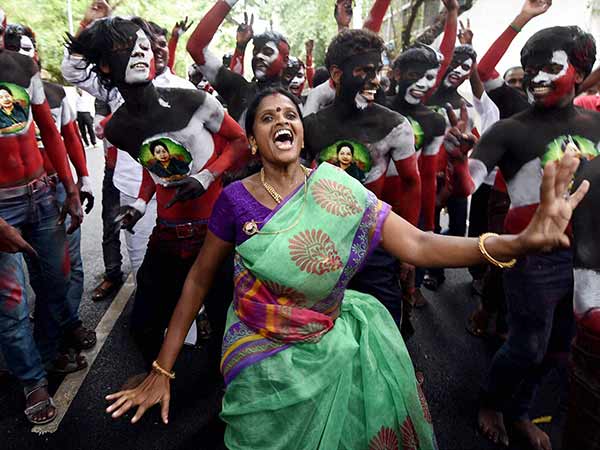 தொண்டர்கள் மகிழ்ச்சி 