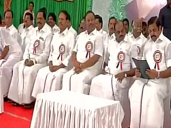 பெரும்பான்மை உறுப்பினர்கள் 