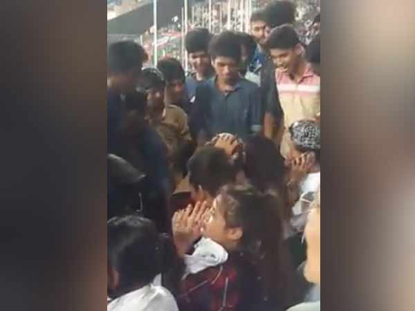 ஃபேஸ்புக் பக்கத்தில் வீடியோ 