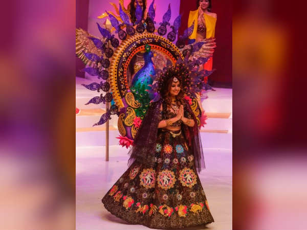 மயிலாக வந்த சிருஷ்டி கவுர்