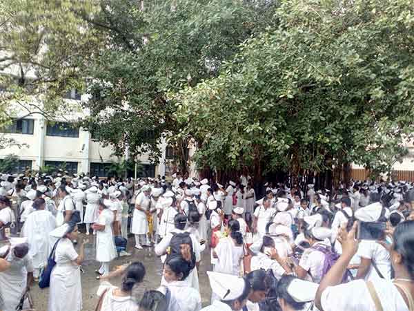 1000 பேர் சிறைபிடிப்பு 