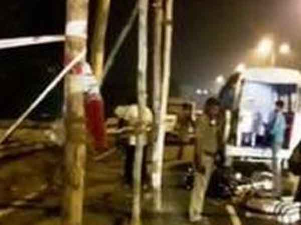 அலங்கார வளைவால் விபத்து 