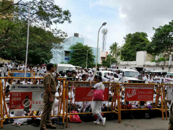 காலியிடங்களை பொறுத்து நிரந்தரம் 